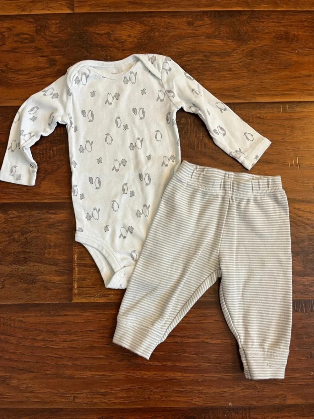 ⭐️⭐️ PICK 5 / $20 Long-Sleeve Penguin Print One-Piece and Pants Set 6M